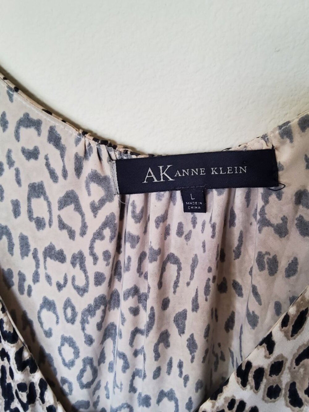 Anne Klein Animal Print Ruffle front Dress size L - Picture 2 of 2